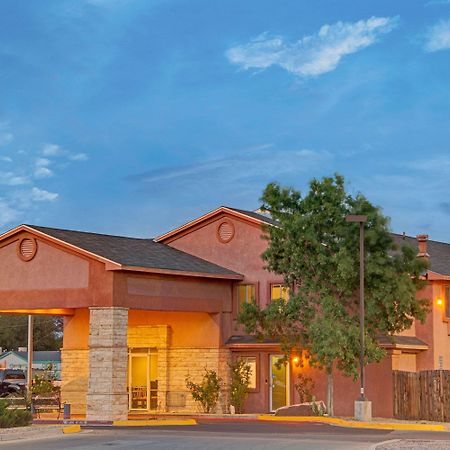 Отель Super 8 By Wyndham Belen Nm Экстерьер фото